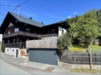 Doppelgarage mit darüberliegender Terrasse - Ehemaliges Bauernhaus in ruhiger Dorflage – ein wahres Liebhaberobjekt!