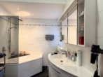 Badezimmer - großzügige, helle 3-Zimmer Dachgeschoß-Mietwohnung mit Terrasse