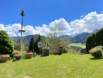 Garten mit Blick nach Süden - Wohnhaus mit Garage und Garten in sonniger Aussichtslage