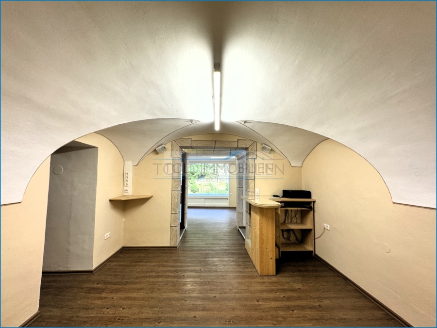 Verkaufsraum 3 - Blick zur Fensterfront